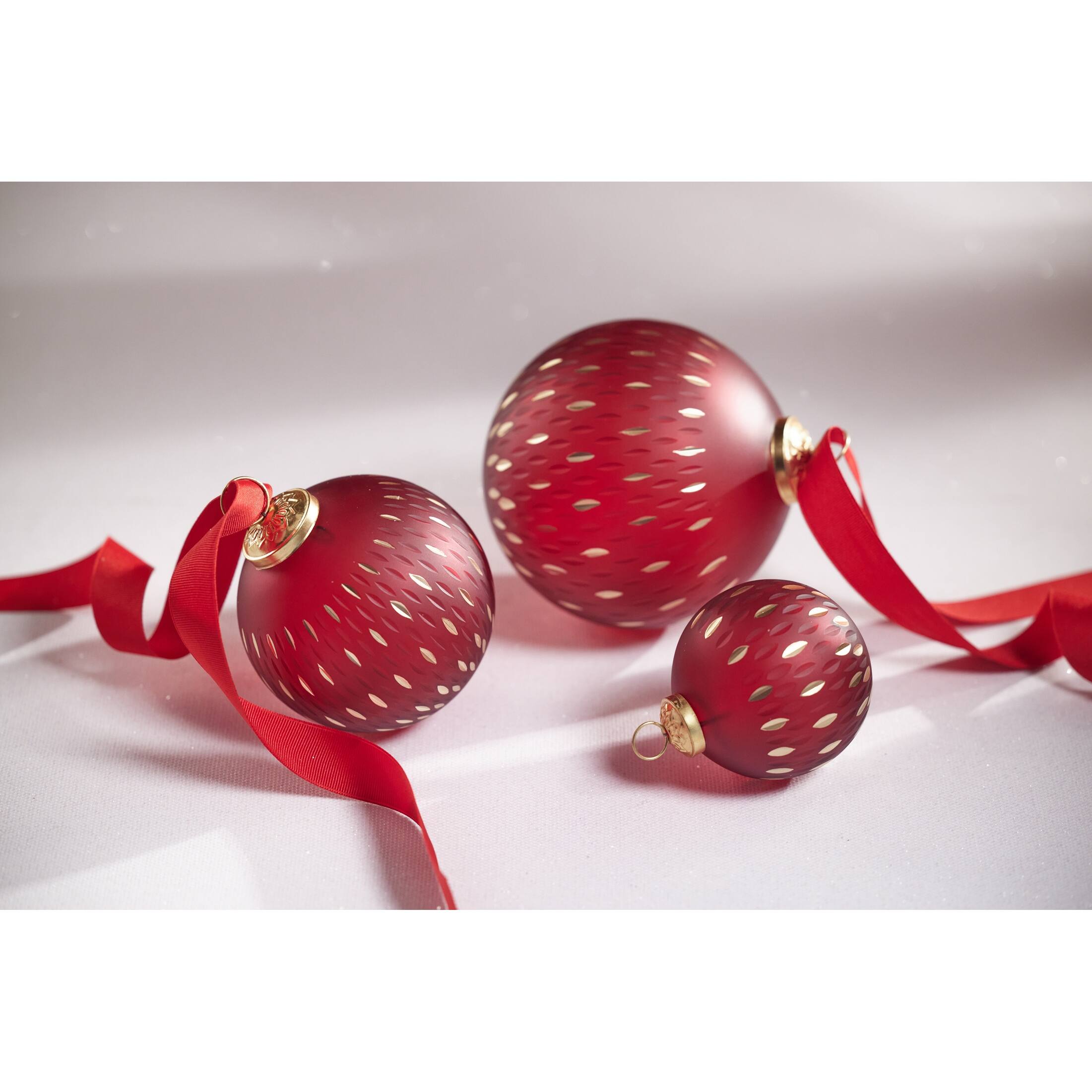 4" Red Frosted & Etched in Gold Glass Ball Ornaments, Set of 6 Bed